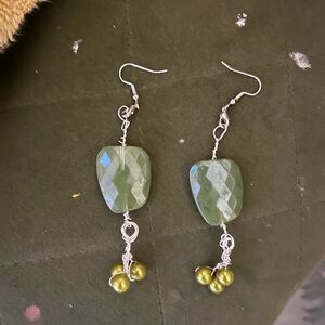 Earring green stone